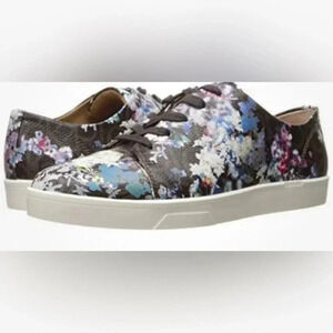 Calvin Klein Imilia size 7 1/2 Flower Walking Sneakers Trainers